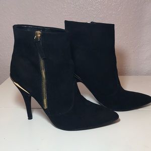 GUESS Booties Size 6.5 super trendy!